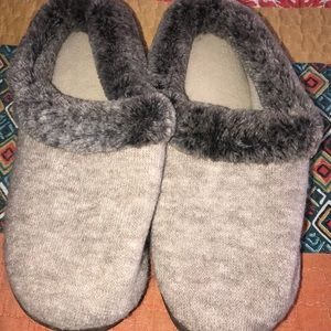Dearfoam Memory Foam Slippers